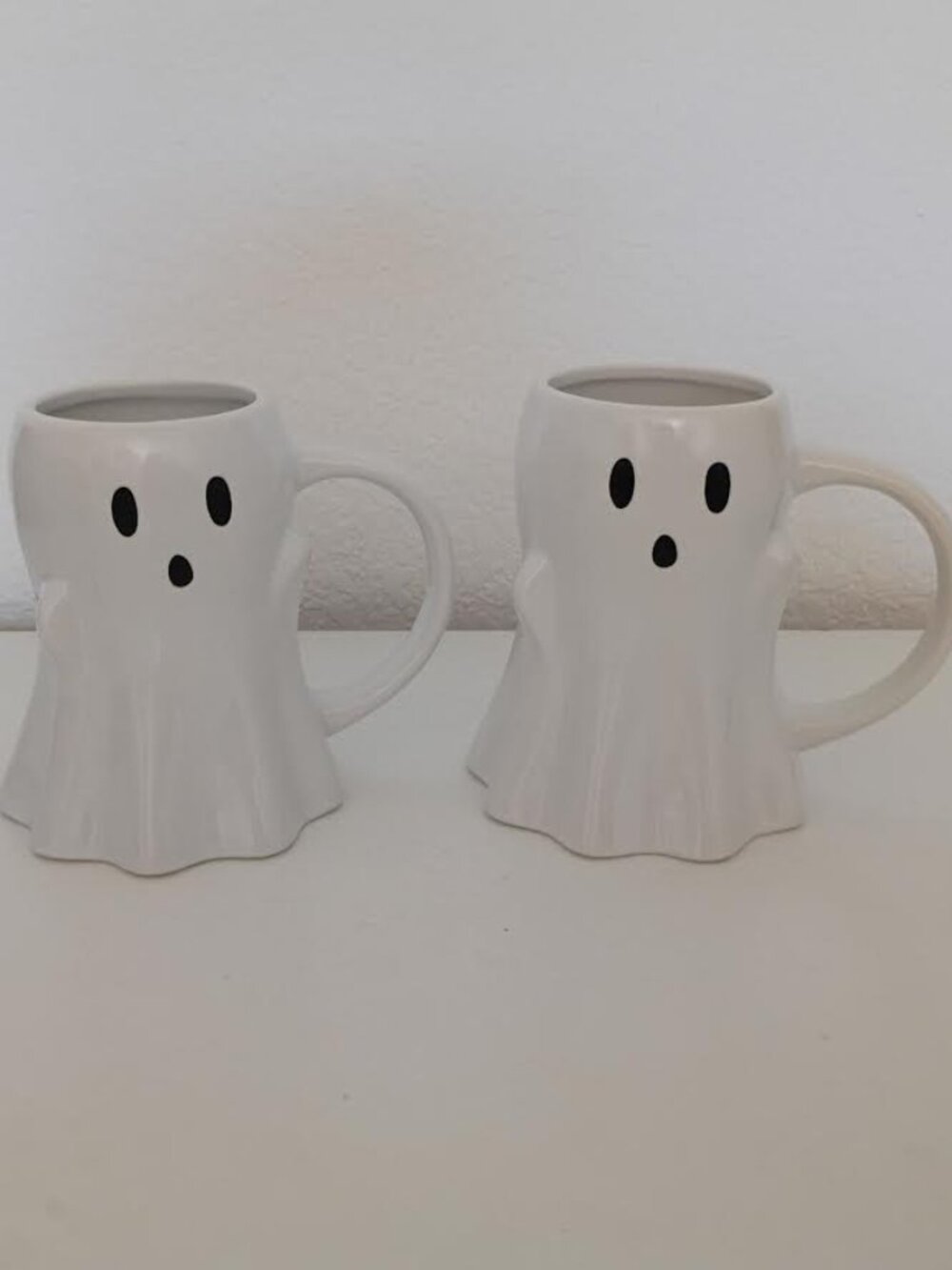 HYDE AND EEK! BOUTIQUE STONEWARE GHOST MUG HALLOWEEN SET OF TWO 4 3/4 " TALL NWT